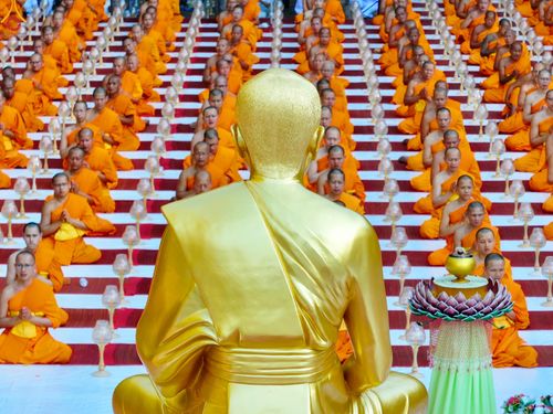 ภาพ No.289095:วันที่ 6 มกราคม พ.ศ. 2569 พิธีจุดประทีปถวายเป็นพุทธบูชา และบูชาธรรมมหาปูชนียาจารย์ ณ อนุสรณ์สถานมหาวิหารพระมงคลเทพมุนี (โลตัสแลนด์) อ.สองพี่น้อง จ.สุพรรณบุรี ในโครงการธรรมยาตรา กตัญญูบูชา มหาปูชนียาจารย์ พระมงคลเทพมุนี(สด จนฺทสโร) พระผู้ปราบมาร อนุสรณ์สถ