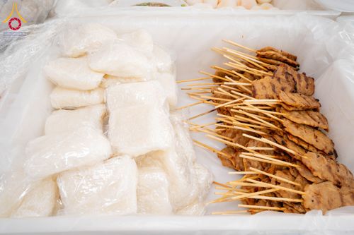 ภาพ No.301900:วันที่ 24 มกราคม พ.ศ. 2569 พิธีถวายภัตตาหารเป็นสังฆทาน แด่พระธรรมยาตรา ณ อนุสรณ์สถานบางปลา วัดบางปลา อำเภอบางเลน จังหวัดนครปฐม ในโครงการธรรมยาตรา กตัญญูบูชา มหาปูชนียาจารย์ พระมงคลเทพมุนี(สด จนฺทสโร) พระผู้ปราบมาร อนุสรณ์สถาน 7 แห่ง ปีที่ 14