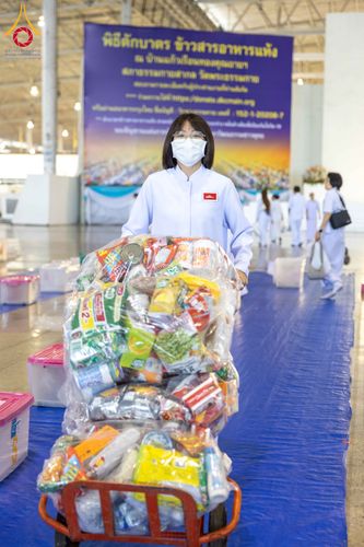 ภาพ No.308293:วันที่ 1  กุมภาพันธ์ พ.ศ. 2569 พิธีตักบาตรข้าวสารอาหารแห้ง ณ บ้านแก้วเรือนทองคุณยาย สภาธรรมกายสากล วัดพระธรรมกาย