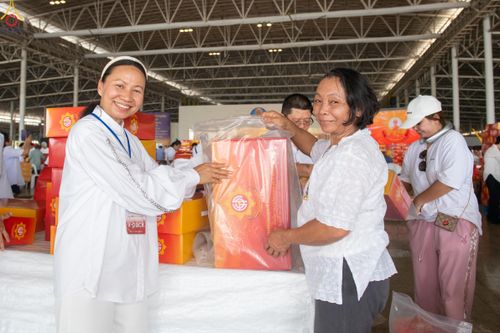 ภาพ No.322114:วันที่ 14 เมษายน พ.ศ.2569 การเตรียมกล่องไทยธรรม วันสุดท้าย เพื่องานถวายมหาสังฆทาน 40,000 กว่าวัดทั่วประเทศ วันคุ้มครองโลก 22 เมษายน พ.ศ.2569 วัดพระธรรมกาย