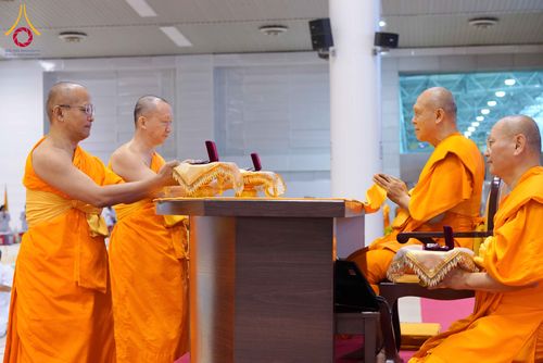 ภาพ No.337979:วันอาทิตย์ต้นเดือน 5 กรกฎาคม พ.ศ.2569 สัมมนาพิเศษ พิธีมอบพระของขวัญ ณ ห้องแก้วสารพัด1 วัดพระธรรมกาย
