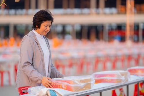 ภาพ No.322563:วันที่ 17 เมษายน พ.ศ.2569 การเรียงกล่องไทยธรรม เรียงน้ำดื่ม เรียงร่ม ณ ลานธรรมพระมหาธรรมกายเจดีย์ เพื่องานถวายมหาสังฆทาน 40,000 กว่าวัดทั่วประเทศ วันคุ้มครองโลก 22 เมษายน พ.ศ.2569 วัดพระธรรมกาย