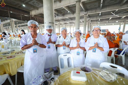 ภาพ No.323701:วันที่ 22 เมษายน พ.ศ.2569(วันคุ้มครองโลก) งานถวายมหาสังฆทาน 40,000 กว่าวัดทั่วประเทศ คณะสงฆ์ฉันภัตตาหารเพล