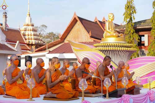 ภาพ No.73382:พิธีจุดประทีปถวายเป็นพุทธบูชา และบูชาธรรมมหาปูชนียาจารย์ ในโครงการธรรมยาตรากตัญญูบูชา มหาปูชนียาจารย์ พระมงคลเทพมุนี(สด จนฺทสโร) พระผู้ปราบมาร ปีที่ 11 ณ อนุสรณ์สถานลำดับที่ 4 สถานที่เกิดด้วยกายธรรม วัดโบสถ์ (บน) บางคูเวียง อ.บางกรวย จ.นนทบุรี วันที่ 21 