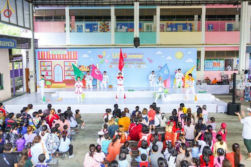 ภาพ No.71248:วัดพระธรรมกาย มูลนิธิธรรมกาย และคณะศิษยานุศิษย์ฯ ร่วมกับ อบต.คลองสาม และภาคีเครือข่ายฯ เปิดตัวสื่อนวัตกรรมพุทธประวัติผ่านแว่น VR สู่โลกเสมือนจริง - จัดแสดงนิทรรศการพลังความดี UG5 POWER เนื่องในงานวันเด็กแห่งชาติ ประจำปี พ.ศ.2566