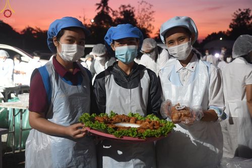 ภาพ No.72901:พิธีถวายภัตตาหารเป็นสังฆทาน แด่คณะพระธรรมยาตราฯ ในโครงการธรรมยาตรากตัญญูบูชา มหาปูชนียาจารย์ พระมงคลเทพมุนี(สด จนฺทสโร) พระผู้ปราบมาร อนุสรณ์สถาน 7 แห่ง ปีที่ 11 วันที่ 20 มกราคม พ.ศ. 2566