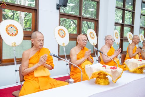 ภาพ No.342965:วันอาทิตย์ที่ 9 สิงหาคม พ.ศ.2569 พิธีมอบพัด ตั้งฐานานุกรม พระราชภาวนาวชิรวิเทศ วิ. ณ ห้องอาคารปลูกศรัทธา 2 วัดพระธรรมกาย