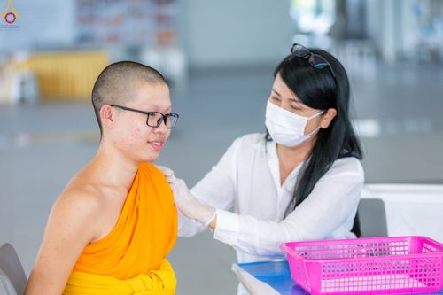 ภาพ No.331896:วันที่ 5 พฤษภาคม พ.ศ.2569 ศูนย์การแพทย์บุญรักษา ร่วมกับคลินิกใจใส จัดถวายวัคซีนป้องกันไข้หวัดใหญ่  แด่คณะพระภิกษุสามเณรกว่า 500 รูป
