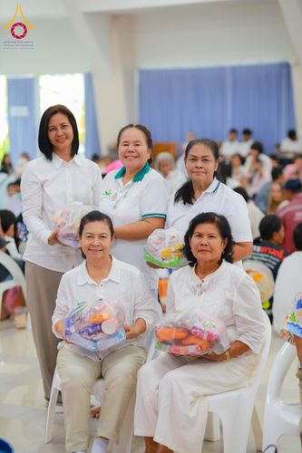 ภาพ No.321790:วันที่ 12 เมษายน พ.ศ.2569 ตักบาตรสงกรานต์ฉลองสามเณรใหม่  ณ ศูนย์ปฏิบัติธรรมระยอง(บ้านช่องลม)