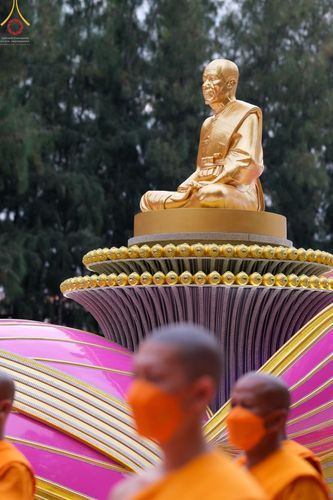 ภาพ No.69325:พิธีจุดประทีปถวายเป็นพุทธบูชา และบูชาธรรมมหาปูชนียาจารย์ ในโครงการธรรมยาตรากตัญญูบูชา มหาปูชนียาจารย์ พระมงคลเทพมุนี(สด จนฺทสโร) พระผู้ปราบมาร ปีที่ 11 ณ อนุสรณ์สถานมหาวิหารพระมงคลเทพมุนี อ.สองพี่น้อง จ.สุพรรณบุรี