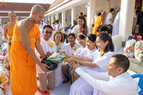 ภาพ No.297720:วันที่ 18 มกราคม พ.ศ. 2569 พิธีตักบาตรพระธรรมยาตรา ณ วัดโบสถ์บน ต.บางคูเวียง จ.นนทบุรี อนุสรณ์สถานลำดับที่ 4 สถานที่เกิดด้วยกายธรรม ในโครงการธรรมยาตรา กตัญญูบูชา มหาปูชนียาจารย์ พระมงคลเทพมุนี(สด จนฺทสโร) พระผู้ปราบมาร อนุสรณ์สถาน 7 แห่ง ปีที่ 14