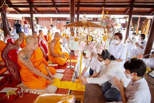 ภาพ No.71571:พระธรรมยาตรา ปฏิบัติศาสนกิจ ทำนุบำรุงศาสนสถาน, ปฏิบัติธรรม ร่วมกับชุมชน,นักเรียนเด็กดีวีสตาร์ และร่วมพิธีทอดผ้าป่าบำรุงศาสนสถาน ในโครงการธรรมยาตรากตัญญูบูชา มหาปูชนียาจารย์ พระมงคลเทพมุนี(สด จนฺทสโร) พระผู้ปราบมาร อนุสรณ์สถาน 7 แห่ง ปีที่ 11 ณ วัดสองพี่น