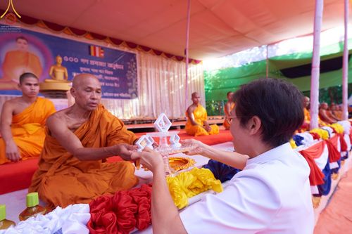 ภาพ No.65731:พิธีถวายพระบรมสารีริกธาตุ เพื่อประดิษฐาน ณ พระพุทธรูปปางไสยยาสน์ ที่ยาวที่สุดในบังกลาเทศ  วันที่ 22 พฤศจิกายน พ.ศ. 2565