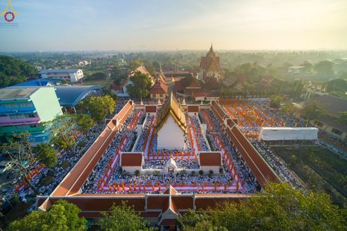ภาพ No.73663:พิธีตักบาตรพระธรรมยาตราฯ ในโครงการธรรมยาตรากตัญญูบูชา มหาปูชนียาจารย์ พระมงคลเทพมุนี(สด จนฺทสโร) พระผู้ปราบมาร ปีที่ 11 ณ อนุสรณ์สถานลำดับที่ 4 สถานที่เกิดด้วยกายธรรม วัดโบสถ์ (บน) บางคูเวียง อ.บางกรวย จ.นนทบุรี วันที่ 22 มกราคม พ.ศ. 2566