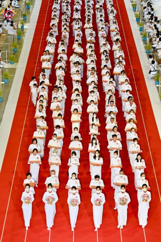 ภาพ No.92245:พิธีทอดกฐินธรรมชัยเพื่อสร้างอาคาร 115 ปี คุณยายอาจารย์มหารัตนอุบาสิกาจันทร์ ขนนกยูง อาทิตย์ต้นเดือนที่ 5 พฤศจิกายน พ.ศ. 2566 ณ วัดพระธรรมกาย จ.ปทุมธานี