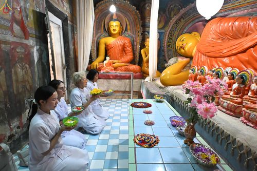 ภาพ No.284336:วันที่ 28 ตุลาคม พ.ศ.2568 กฐินสมทบต่างประเทศ โดยคณะศิษยานุศิษย์ บูชาธรรม 81 ปี หลวงพ่อธัมมชโย ณ วัดศรีสุคตาราม บาลังโกด้า ศรีลังกา