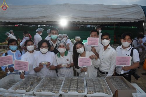 ภาพ No.69986:พิธีถวายภัตตาหารเป็นสังฆทาน แด่คณะพระธรรมยาตราฯ ในโครงการธรรมยาตราฯ ปีที่ 11 ณ อนุสรณ์สถานมหาวิหารพระมงคลเทพมุนี อ.สองพี่น้อง จ.สุพรรณบุรี วันที่ 10 มกราคม พ.ศ. 2566