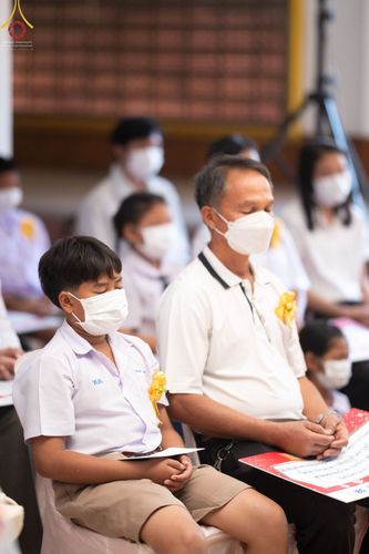ภาพ No.74887:พิธีเจริญพระพุทธมนต์ ปฏิบัติธรรม มอบทุนการศึกษา ถวายสังฆทาน 106 วัด เพื่อถวายเป็นพุทธบูชา และขับเคลื่อนโครงการหมู่บ้านรักษาศีล 5 โดยคณะสงฆ์จังหวัดนครปฐม คณะศิษยานุศิษย์วัดพระธรรมกาย โครงการธรรมยาตราฯ ปีที่ 11 ณ วัดบางปลา อ.บางเลน จ.นครปฐม วันที่ 28 มกราค