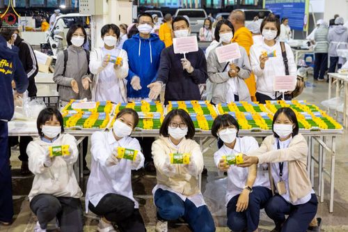 ภาพ No.75125:พิธีถวายภัตตาหารเป็นสังฆทาน แด่คณะพระธรรมยาตราฯ ในโครงการธรรมยาตรากตัญญูบูชา มหาปูชนียาจารย์ พระมงคลเทพมุนี(สด จนฺทสโร) พระผู้ปราบมาร อนุสรณ์สถาน 7 แห่ง ปีที่ 11 วันที่ 31 มกราคม พ.ศ. 2566