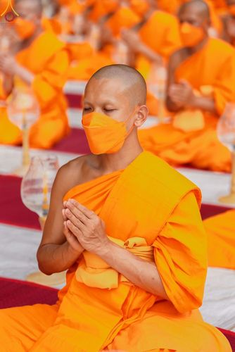 ภาพ No.69441:พิธีจุดประทีปถวายเป็นพุทธบูชา และบูชาธรรมมหาปูชนียาจารย์ ในโครงการธรรมยาตรากตัญญูบูชา มหาปูชนียาจารย์ พระมงคลเทพมุนี(สด จนฺทสโร) พระผู้ปราบมาร ปีที่ 11 ณ อนุสรณ์สถานมหาวิหารพระมงคลเทพมุนี อ.สองพี่น้อง จ.สุพรรณบุรี