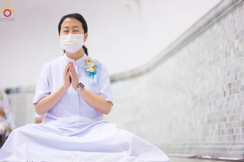 ภาพ No.89240:พิธีประดิษฐานรูปหล่อทองคำ  คุณยายอาจารย์มหารัตนอุบาสิกาจันทร์ ขนนกยูง ภายในมหาวิหารคุณยายอาจารย์ฯ เนื่องในวันครูผู้ค้นพบวิชชาธรรมกาย วันศุกร์ที่ 29 กันยายน พ.ศ. 2566 ณ วัดพระธรรมกาย จ.ปทุมธานี