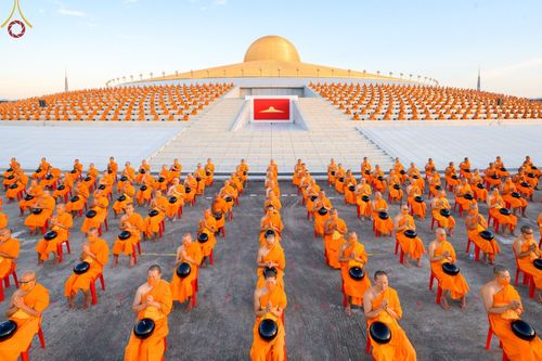 ภาพ No.68688:พิธีตักบาตรฉลองพระใหม่ วันที่ 1 มกราคม พ.ศ. 2566 ณ วัดพระธรรมกาย จ.ปทุมธานี