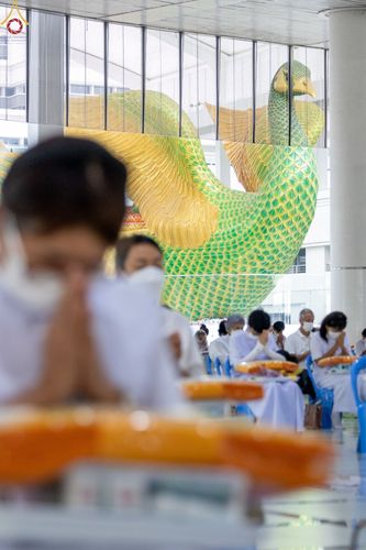 ภาพ No.75439:พิธีสวดพระพุทธมนต์และถวายภัตตาหารเป็นสังฆทาน เนื่องในวันมหาปูชนียาจารย์ วันที่ 3 กุมภาพันธ์ พ.ศ. 2565 ณ วัดพระธรรมกาย อ.คลองหลวง จ.ปทุมธานี