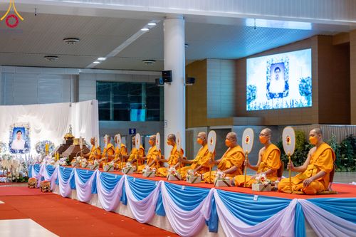 ภาพ No.90892:พิธีบำเพ็ญกุศลสวดพระอภิธรรม  อุบาสกถาวร พรหมถาวร (อุบาสกผู้ปั้นพระ) คืนที่ 5 วันพุธที่ 18 ตุลาคม พ.ศ. 2566 ณ ห้องแก้วสารพัดนึก 1 สภาธรรมกายสากล วัดพระธรรมกาย จ.ปทุมธานี