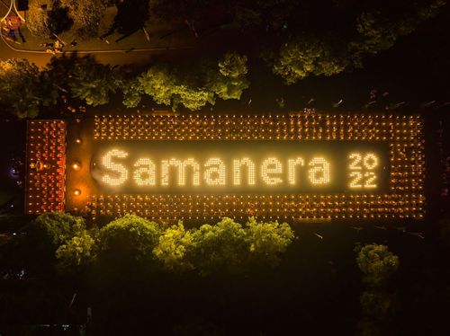 ภาพ No.68242:พิธีจุดประทีปถวายเป็นพุทธบูชา ณ พระมหาเจดีย์บรมพุทโธ ประเทศอินโดนีเซีย วันที่ 17 ธันวาคม พ.ศ. 2565