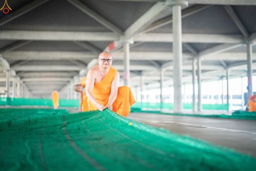 ภาพ No.322373:วันที่ 16 เมษายน พ.ศ.2569 การจัดเตรียมเบาะรองนอน เช็ดทำความสะอาด  เพื่องานถวายมหาสังฆทาน 40,000 กว่าวัดทั่วประเทศ วันคุ้มครองโลก 22 เมษายน พ.ศ.2569 วัดพระธรรมกาย