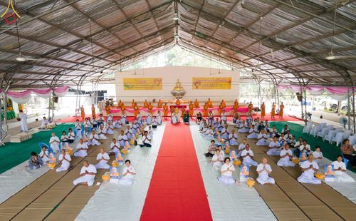 พิธีขอขมามอบผ้าไตร นาคธรรมทายาท ในโครงการอุปสมบทบูชาธรรม มหาปูชนียาจารย์ประจำปี 2565 ณ ศูนย์อบรมเยาวชนผาสุกวนิช จ.ราชบุรี วันที่ 19 พฤศจิกายน พ.ศ. 2565