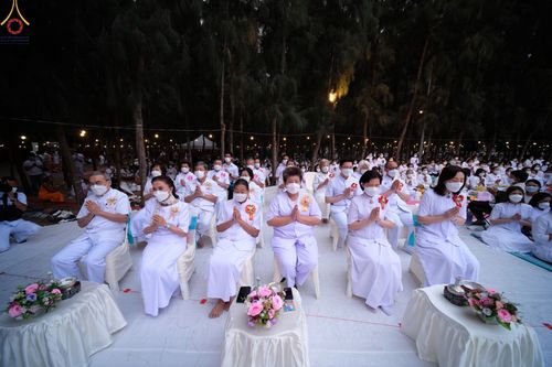 ภาพ No.69673:พิธีตักบาตรพระธรรมยาตราฯ ในโครงการธรรมยาตรากตัญญูบูชา มหาปูชนียาจารย์ พระมงคลเทพมุนี(สด จนฺทสโร) พระผู้ปราบมาร ปีที่ 11 ณ อนุสรณ์สถานลำดับที่ 1 สถานที่เกิดด้วยรูปกายเนื้อ อนุสรณ์สถานมหาวิหารพระมงคลเทพมุนี อ.สองพี่น้อง จ.สุพรรณบุรี