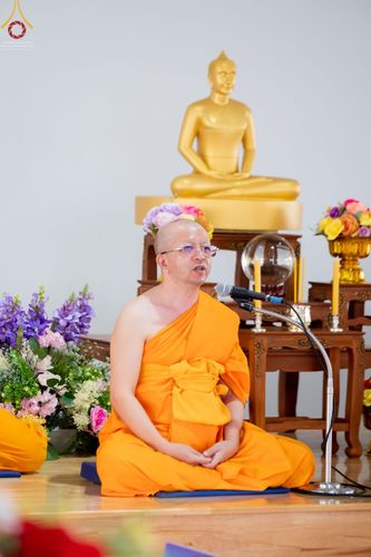 ภาพ No.65673:พิธีปลงผมและพิธีขอขมา มอบบาตรกับผ้าไตร ในโครงการอุปสมบทบูชาธรรม มหาปูชนียาจารย์ประจำปี 2565 ณ ศูนย์ปฎิบัติธรรมสมุทรปราการ(บางบ่อ)  วันอาทิตย์ที่ 20 พฤศจิกายน พ.ศ. 2565