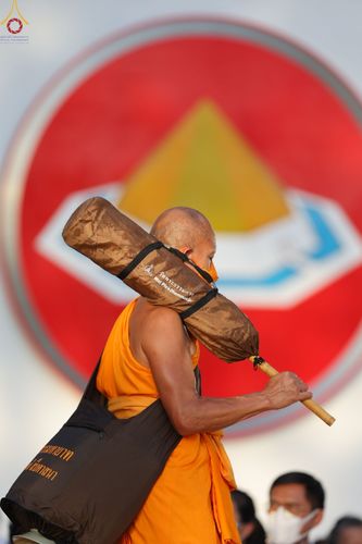 ภาพ No.70668:พิธีต้อนรับพระธรรมยาตรา ในโครงการธรรมยาตรากตัญญูบูชา มหาปูชนียาจารย์ พระมงคลเทพมุนี(สด จนฺทสโร) พระผู้ปราบมาร อนุสรณ์สถาน 7 แห่ง ปีที่ 11 วันที่ 14 มกราคม พ.ศ. 2566 ณ อนุสรณ์สถานลำดับที่ 3 สถานที่เกิดในเพศสมณะ วัดสองพี่น้อง อ.สองพี่น้อง จ.สุพรรณบุรี