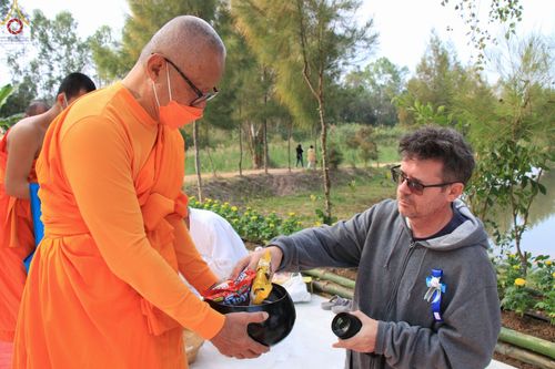 ภาพ No.68553:พิธีเจริญพระพุทธมนต์และตักบาตรพระ ๑,๐๐๐ รูป บำเพ็ญกุศลเพื่อถวายพระพรชัยแด่ สมเด็จพระเจ้าลูกเธอเจ้าฟ้าพัชรกิติยาภา นเรนทิราเทพยวดี กรมหลวงราชสาริณีสิริพัชร มหาวัชรราชธิดา และ ฉลองเมืองลำปาง ๑,๓๔๒ ปี วันศุกร์ที่ ๓๐ ธันวาคม พ.ศ.๒๕๖๕ ณ ศูนย์ปฏิบัติธรรมลำปาง 