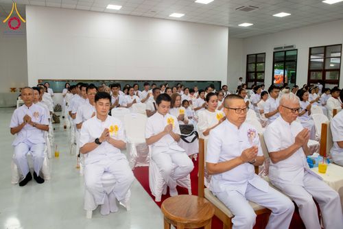 ภาพ No.315839:วันพฤหัสบดีที่ 26 มีนาคม พ.ศ. 2569 พิธีบำเพ็ญกุศล คุณพ่อณรงค์ จินตมากุล  สิริอายุ 99 ปี 11 เดือน โยมบิดา พระครูปลัดรัตนวีรวัฒน์ (รังสฤษดิ์ อิทฺธิจินตโก) ที่ปรึกษาเจ้าคณะจังหวัดปทุมธานี เจ้าอาวาสวัดพระธรรมกาย  ณ ห้องปลูกศรัทธา 2 วัดพระธรรมกาย ปทุมธานี