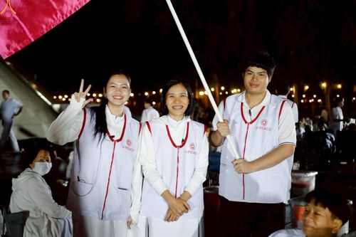 ภาพ No.300666:ภาพเบื้องหลังอาสาสมัครรวมใจ ชุดที่ 3 ในโครงการธรรมยาตรา กตัญญูบูชา มหาปูชนียาจารย์ พระมงคลเทพมุนี(สด จนฺทสโร) พระผู้ปราบมาร อนุสรณ์สถาน 7 แห่ง ปีที่ 14