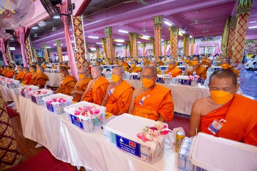 ภาพ No.73710:พิธีเจริญพระพุทธมนต์ ปฏิบัติธรรม มอบทุนการศึกษา ถวายสังฆทาน 106 วัด เพื่อถวายเป็นพุทธบูชา และขับเคลื่อนโครงการหมู่บ้านรักษาศีล 5  โดยคณะสงฆ์จังหวัดนนทบุรี คณะศิษยานุศิษย์วัดพระธรรมกาย โครงการธรรมยาตราฯ ปีที่ 11 ณ วัดตะเคียน อ.บางกรวย จ.นนทบุรี วันที่ 21 