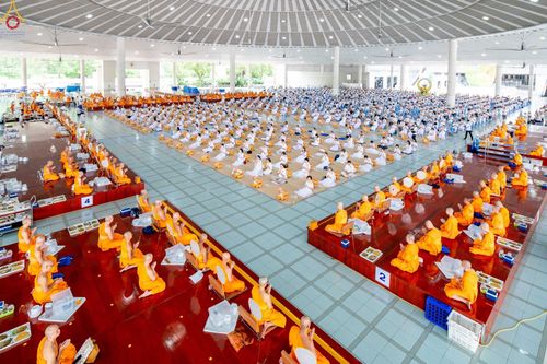 ภาพ No.348194:วันที่ 10 กันยายน พ.ศ.2569 พิธีสวดพระพุทธมนต์ และถวายภัตตาหารเป็นสังฆทาน เนื่องในวันครบ 26 ปี วันคล้ายละสังขาร คุณยายอาจารย์มหารัตนอุบาสิกาจันทร์ ขนนกยูง ณ หอฉันคุณยายอาจารย์ฯ วัดพระธรรมกาย