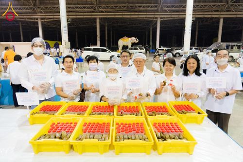 ภาพ No.121174:พิธีถวายภัตตาหารเป็นสังฆทาน แด่คณะพระธรรมยาตราฯ ในโครงการธรรมยาตรากตัญญูบูชา มหาปูชนียาจารย์ พระมงคลเทพมุนี(สด จนฺทสโร) พระผู้ปราบมาร อนุสรณ์สถาน 7 แห่ง ปีที่ 12 วันที่ 30 มกราคม พ.ศ. 2567 ณ สภาธรรมกายสากล วัดพระธรรมกาย