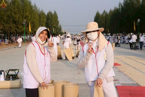 ภาพ No.306776:ภาพเบื้องหลังอาสาสมัครรวมใจ ชุดที่ 5 ในโครงการธรรมยาตรา กตัญญูบูชา มหาปูชนียาจารย์ พระมงคลเทพมุนี(สด จนฺทสโร) พระผู้ปราบมาร อนุสรณ์สถาน 7 แห่ง ปีที่ 14