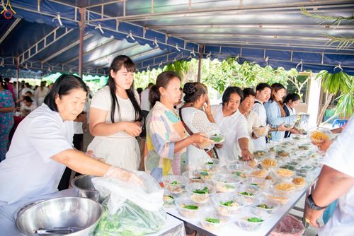 ภาพ No.320114:วันเสาร์ที่ 4 เมษายน 2569 พิธีตัดปอยผม ขอขมาผู้ปกครอง  มอบบาตร-ผ้าไตร และพิธีบรรพชาสามเณร 87 รูป  ณ ศูนย์ปฏิบัติธรรมระยอง(บ้านช่องลม)  ต.บางบุตร อ.บ้านค่าย จ.ระยอง