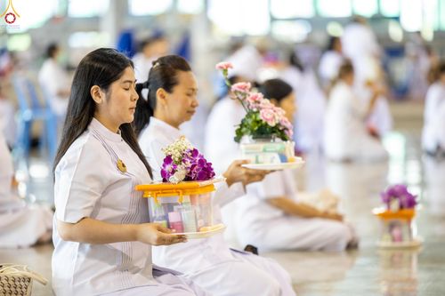 ภาพ No.311385:วันอาทิตย์ต้นเดือนที่ 1 มีนาคม พ.ศ.2569 พิธีตักบาตร และ พิธีบูชาข้าวพระ ณ สภาธรรมกายสากล วัดพระธรรมกาย