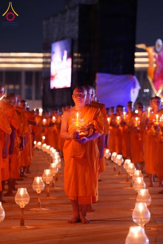 ภาพ No.312258:วันอังคารที่ 3 มีนาคม พ.ศ.2569 พิธีเวียนประทักษิณและจุดมาฆประทีป (ภาพชุดที่ 2) ณ ลานธรรมพระมหาธรรมกายเจดีย์ วัดพระธรรมกาย