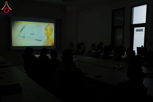 ภาพ No.311476:วันจันทร์ที่ 23 กุมภาพันธ์ พ.ศ. 2569 เปิดโลกทัศน์ผู้บริหารสถานศึกษายุคใหม่ เรียนรู้ต้นแบบการพัฒนาคนผ่านพลัง “บวร–V-Star” ผู้เข้ารับการพัฒนาตามโครงการ สพฐ. ศึกษาดูงานวัดพระธรรมกาย เสริมภาวะผู้นำคุณธรรมสู่การบริหารโรงเรียนอย่างยั่งยืน ณ อาคาร 100 ปี คุณยาย