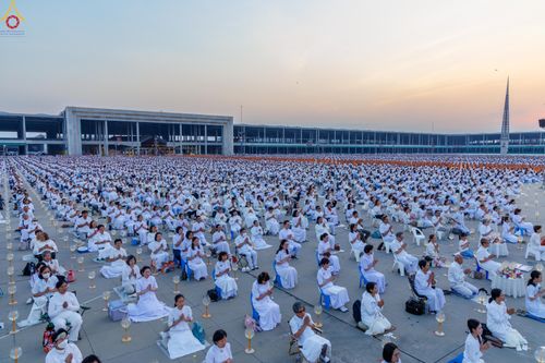 ภาพ No.307852:วันที่ 31 มกราคม พ.ศ. 2569 พิธีจุดประทีปธรรมถวายเป็นพุทธบูชา  และบูชาธรรมมหาปูชนียาจารย์ (ภาพชุดที่ 2) ณ วัดพระธรรมกาย ปทุมธานี ในโครงการธรรมยาตรา กตัญญูบูชา มหาปูชนียาจารย์ พระมงคลเทพมุนี(สด จนฺทสโร) พระผู้ปราบมาร อนุสรณ์สถาน 7 แห่ง ปีที่ 14