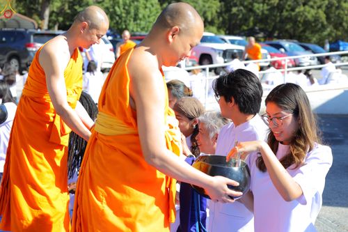 ภาพ No.284399:วันอาทิตย์ที่ 19 ตุลาคม พ.ศ.2568  พิธีทอดกฐินสามัคคี ณ วัดพระธรรมกายเท็กซัส สหรัฐอเมริกา