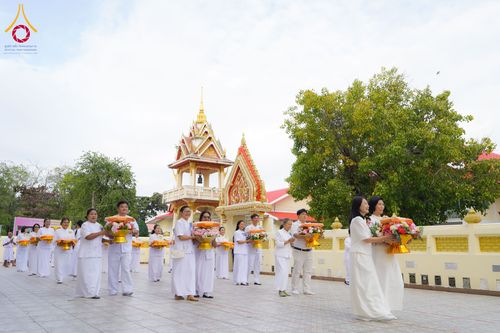 ภาพ No.278581:วันอาทิตย์ที่ 14 ธันวาคม พ.ศ.2568  พิธีเวียนประทักษิณ พิธีวันทาสีมาพระประธาน โครงการบวชบูชาธรรมมหาปูชนียาจารย์ ของศูนย์ปฏิบัติธรรมบุรีรัมย์ ณ วัดกลาง พระอารามหลวง จังหวัดบุรีรัมย์