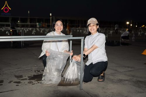 ภาพ No.326472:วันที่ 26 -27 เมษาบน พ.ศ.2569 การเก็บงานแผ่นหน้าโต๊ะที่ลานธรรม งานถวายมหาสังฆทาน 40,000 กว่าวัดทั่วประเทศ ณ ลานธรรม วัดพระธรรมกาย