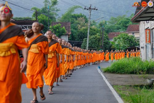 ภาพ No.280054:วันที่ 31 ธันวาคม พ.ศ. 2568 เดินธรรมยาตราที่บรมพุทธโธ อินโดนีเซีย